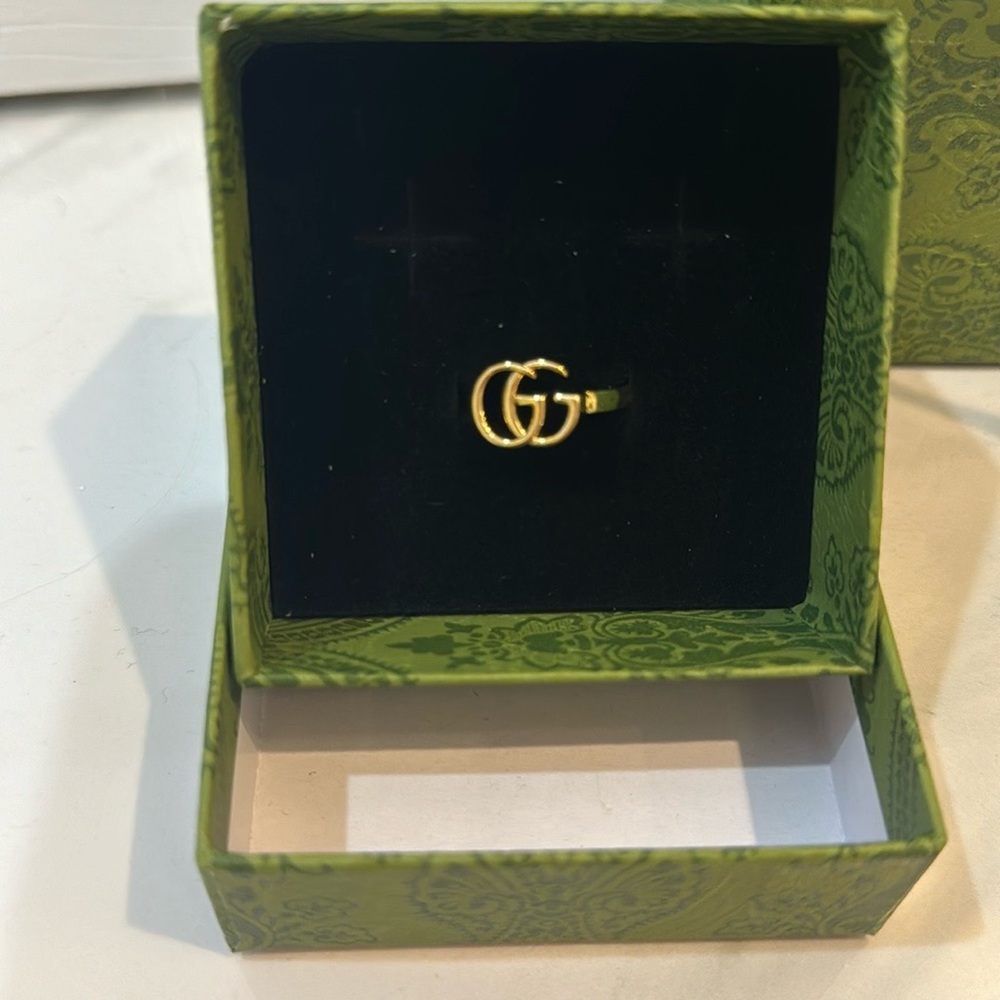 Gold tone interlocking GG ring size 6